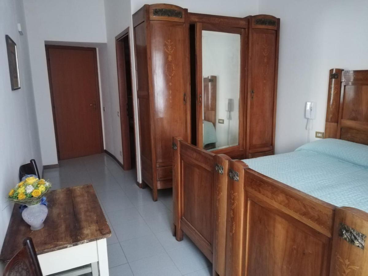 מלון Caglio Residenza Santa Valeria מראה חיצוני תמונה